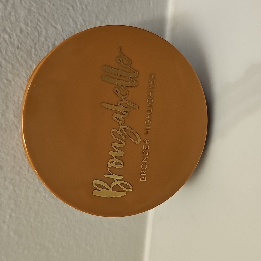 Belle Beauty Bronzabelle Bronzer Highlighter In 'Ray Of Sunshine'. New & Unused.